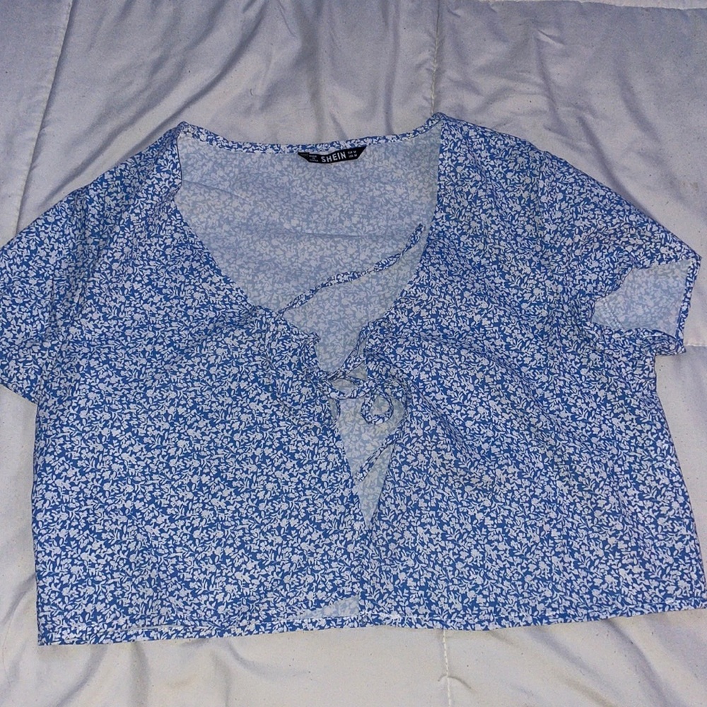 tie crop top/ NEVER WORN!!!